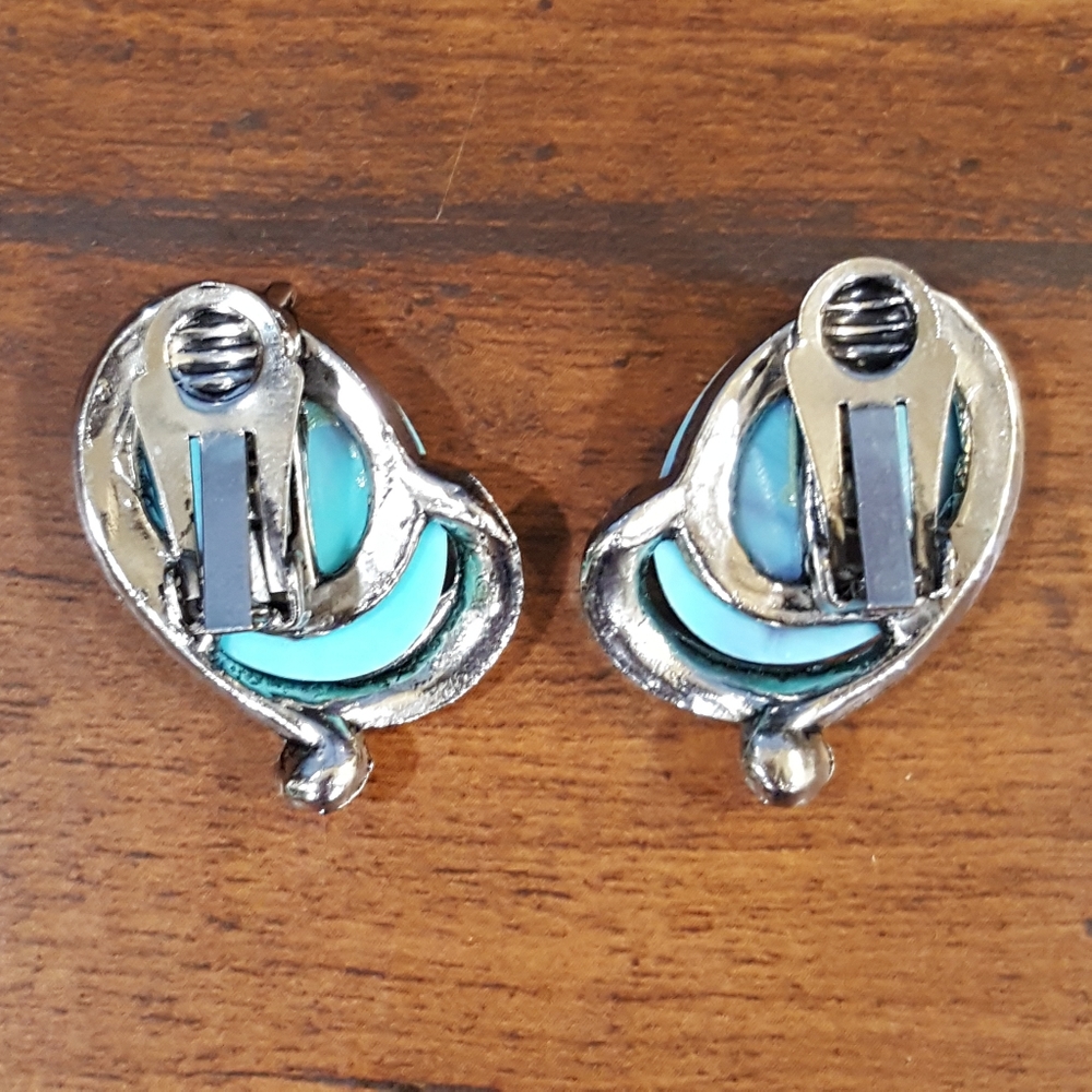 Vintage Faux Turquoise Clip Earrings - Picture 3 of 3